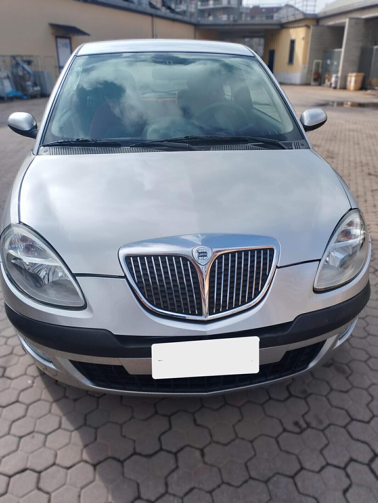 Lancia Ypsilon - APERTI AD AGOSTO