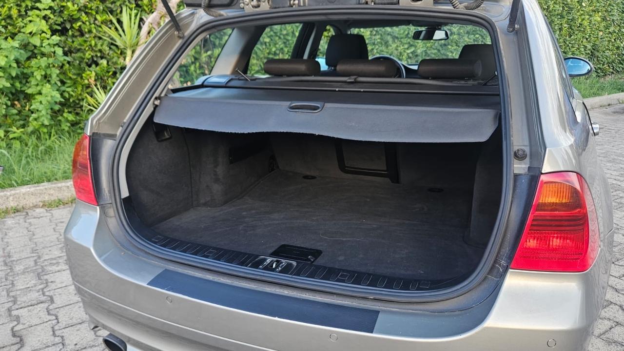 Bmw 320d 177CV E91 MOTORE BATTE !