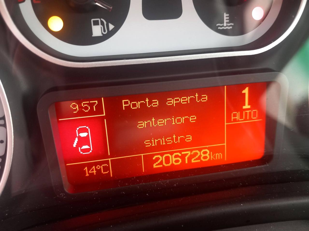 Fiat 500L 1.3 Multijet 95 CV Trekking TETTO NAVI RETROCAMERA SENSORI R 17 AUTOMATICA F 1 AL VOLANTE