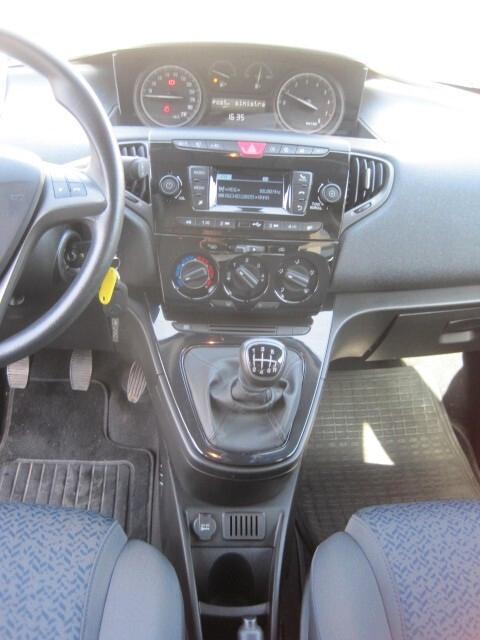 Lancia Ypsilon 1.0 FireFly 5 porte S&S Hybrid Silver