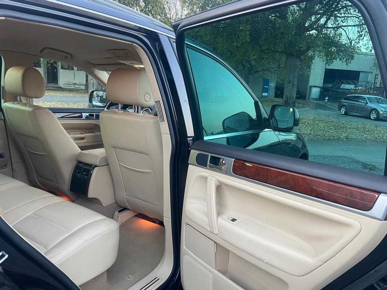 Volkswagen Touareg 3.0/240CV V6 TDI DPF tip. Exclusive