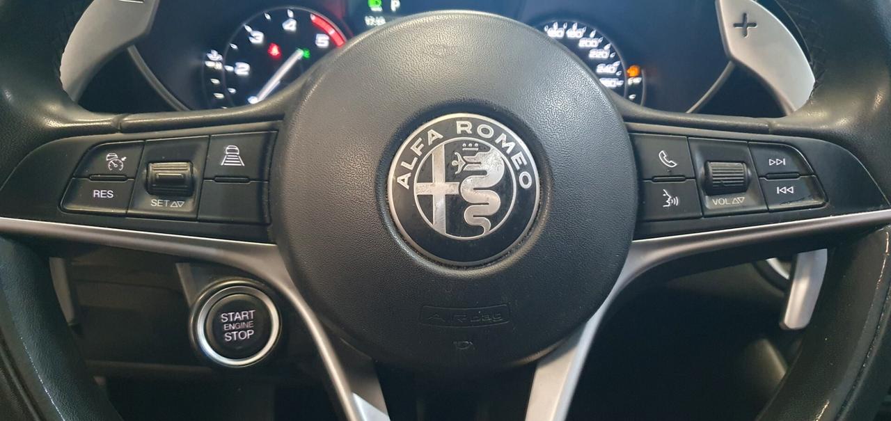 Alfa Romeo Giulia 2.2 JTDM 160 CV B-Tech doppio tetto apribile