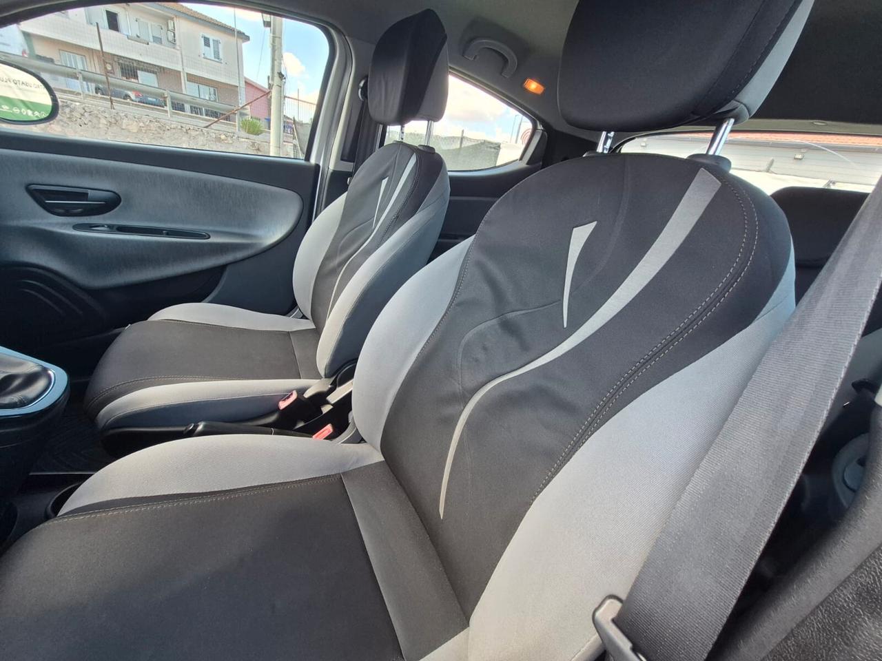 Lancia Ypsilon 1.2 69 CV 5 porte GPL Ecochic Silver