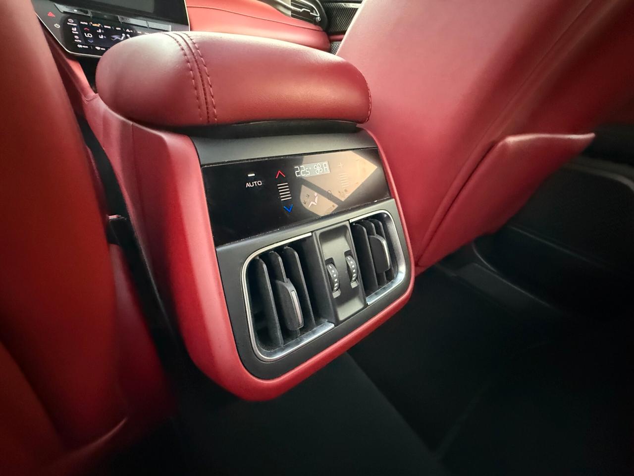 Maserati Grecale MHEV 330 CV AWD Modena Tetto Sonos Faber Grigio Lava