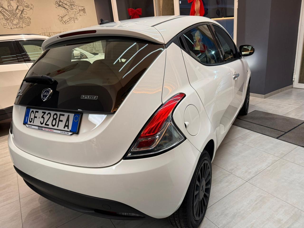 Lancia Ypsilon 1.0 FireFly 5 porte S&S Hybrid Ecochic Silver