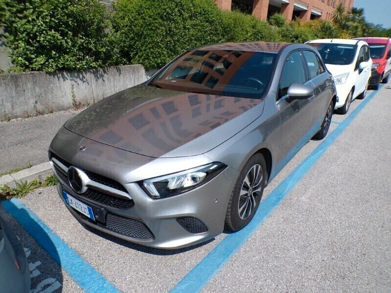 Mercedes-Benz A 180d Autom. *FULL OPT.* da VETRINA