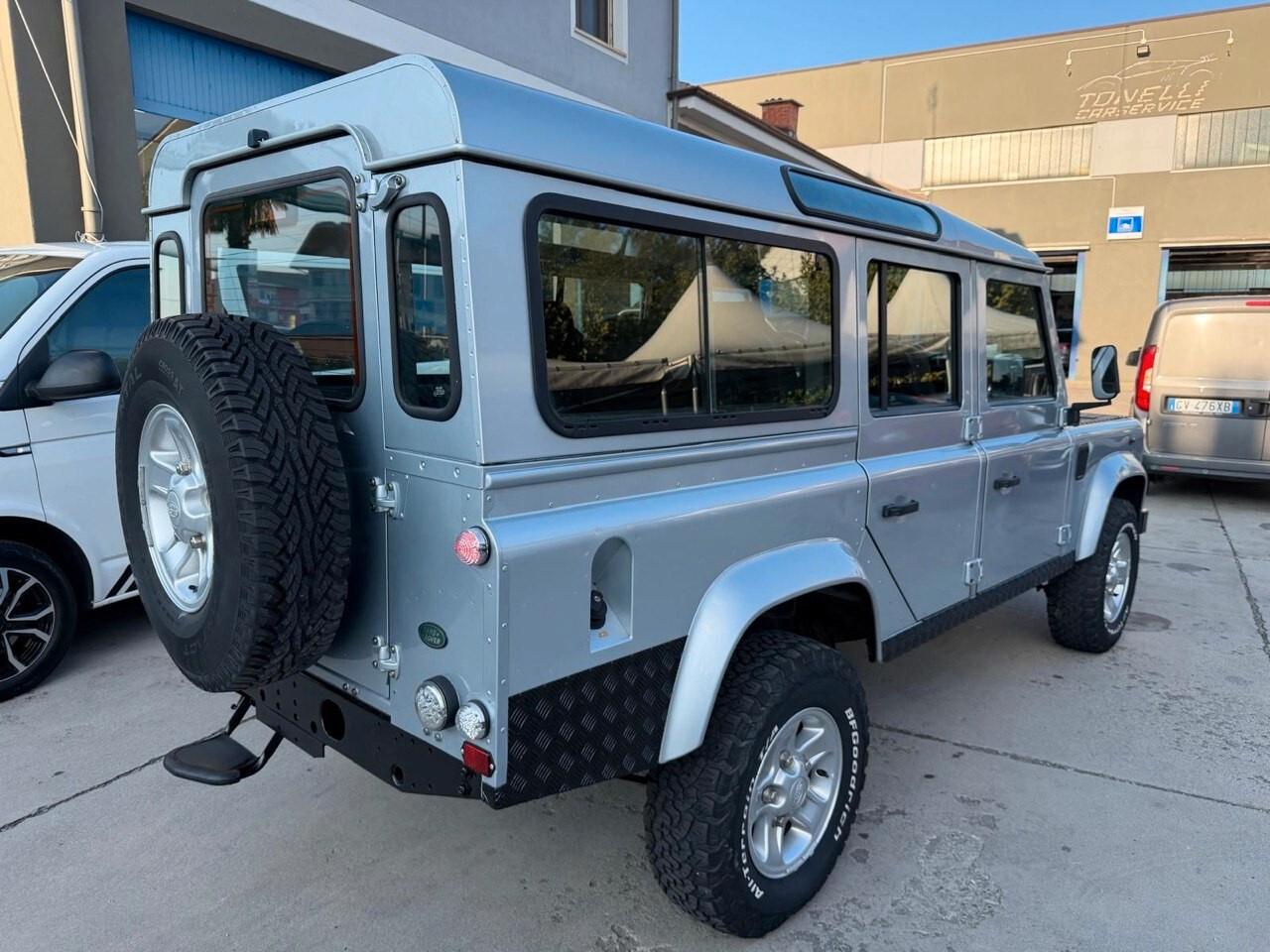 Land Rover Defender 110 2.4 TD4 Station Wagon N1