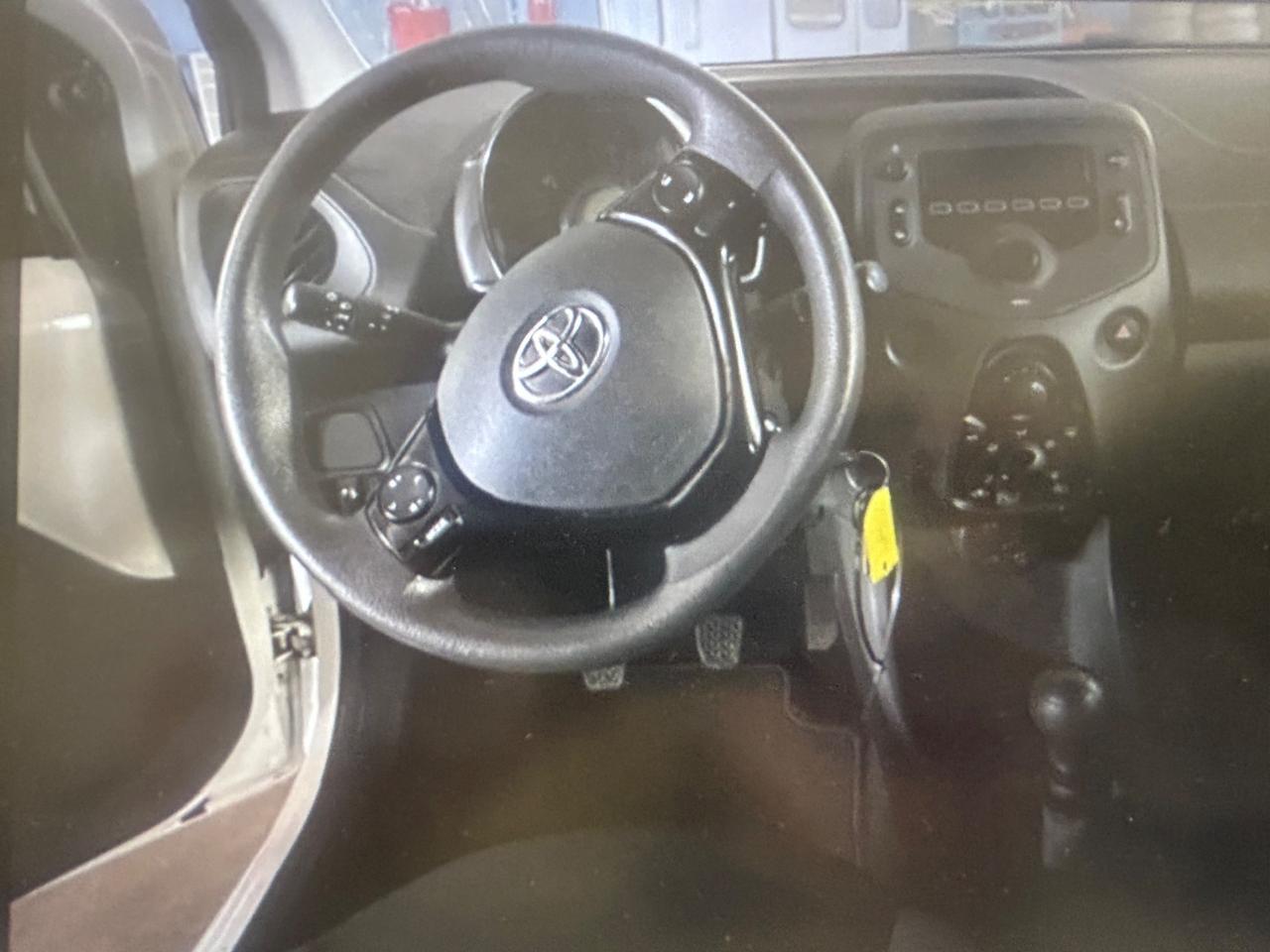 Toyota Aygo Connect 1.0 VVT-i 72 CV 5 porte x-play
