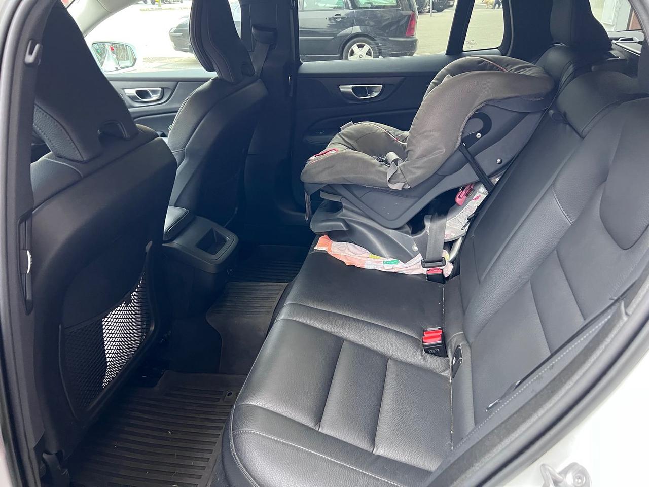 Volvo V60 Core 2.0 B4 MHEV #7114