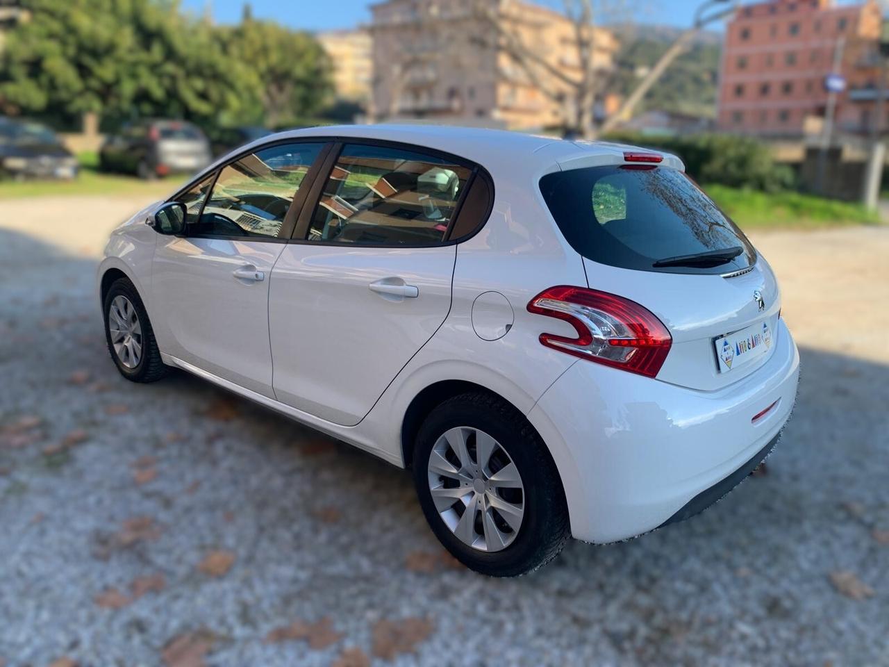 Peugeot 208 1.4 HDi 68 CV 5 porte Allure