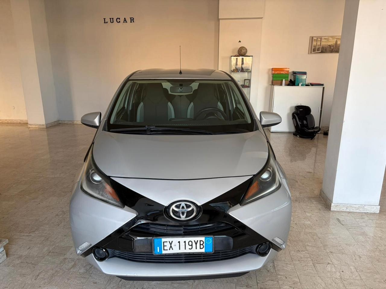 TOYOTA AYGO 1.0 5P X-PLAY "UN GIOIELLINO"