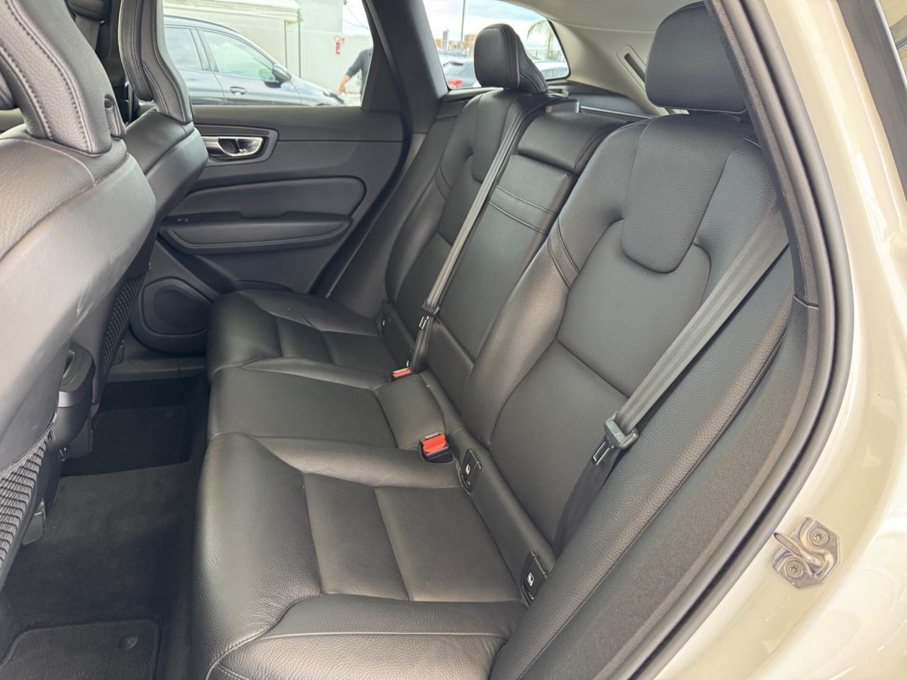 VOLVO XC60 B4 AWD MILD HYBRID MOMENTUM - 2021