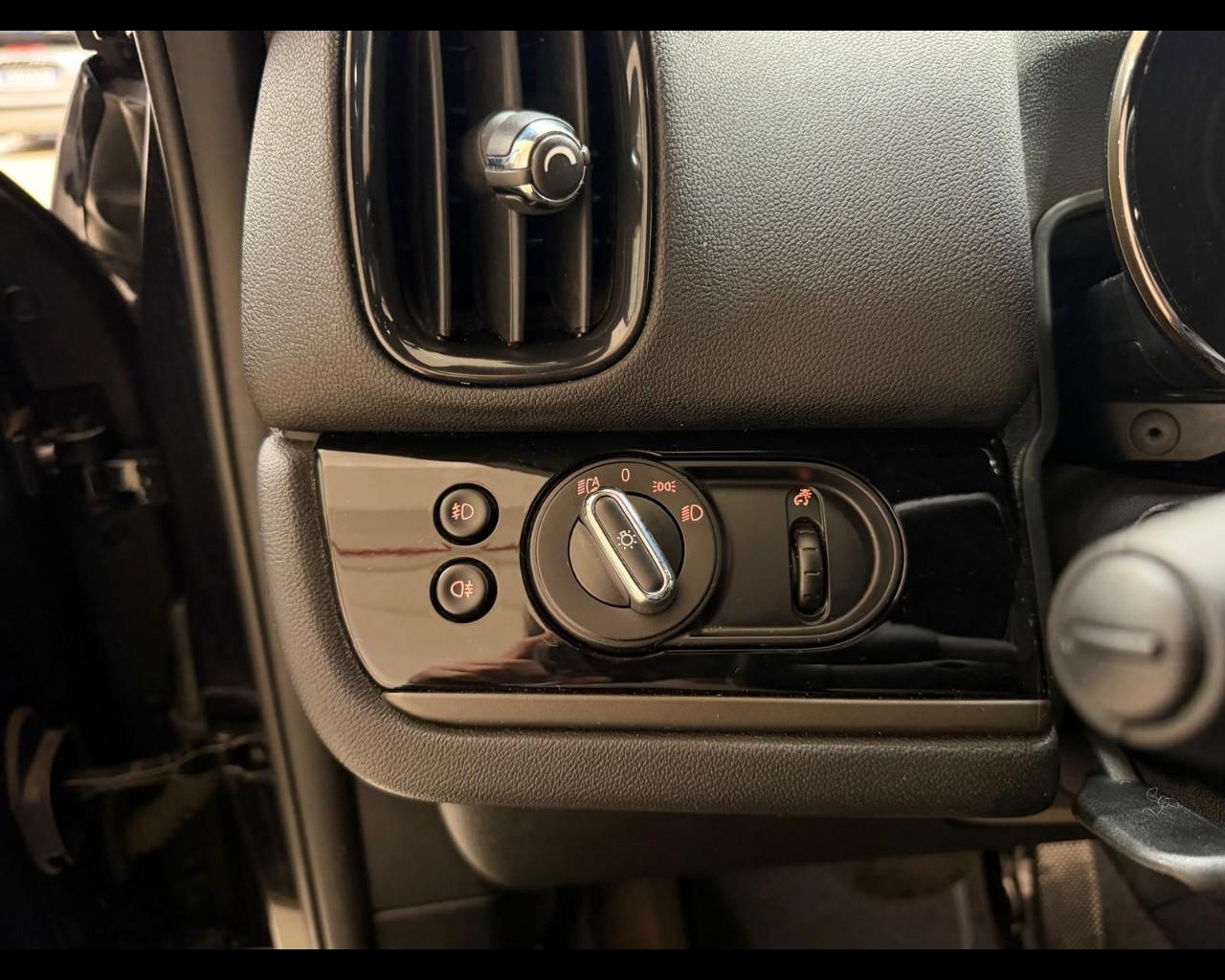 MINI Mini Countrym.(F60) - Mini 1.5 One D Business Countryman