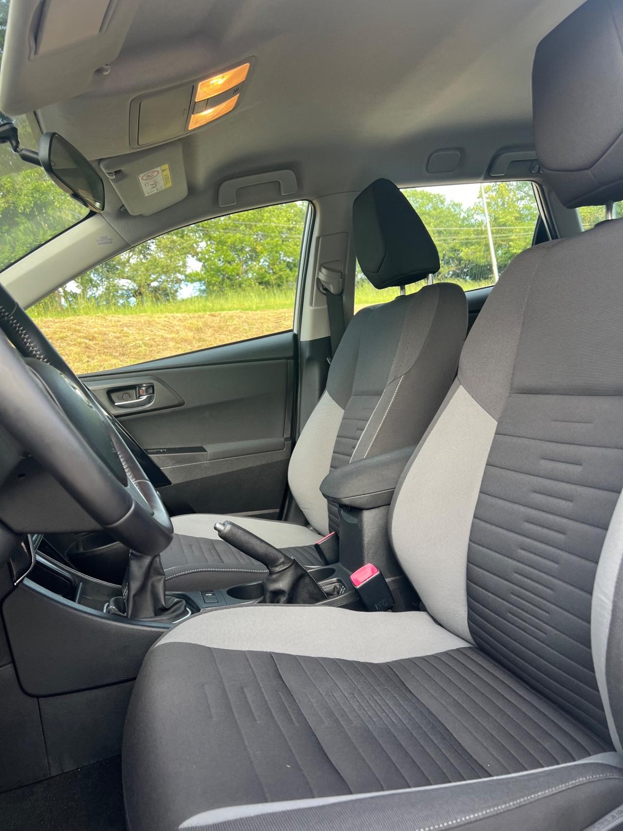 Toyota Auris Touring 1.4 D-4D Active Permute Rate Garanzia