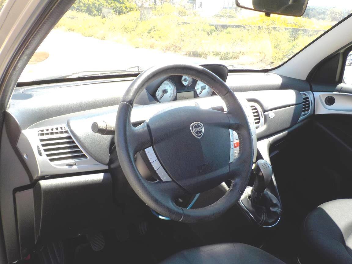 Lancia Ypsilon 1.3 MJT 90 CV Oro