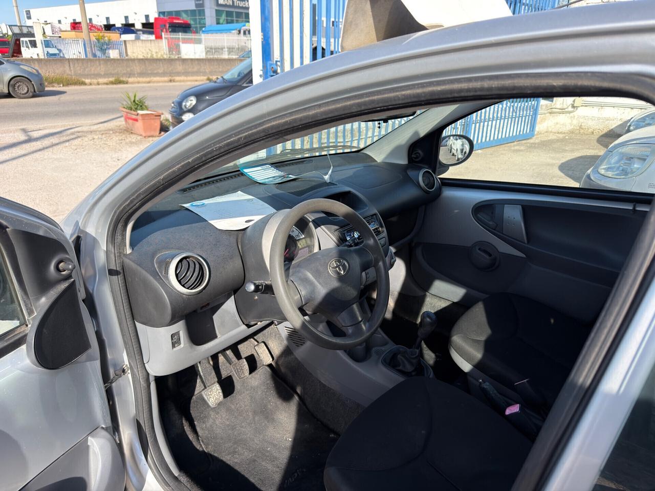 Toyota Aygo 1.0 12V VVT-i 5 porte Sol