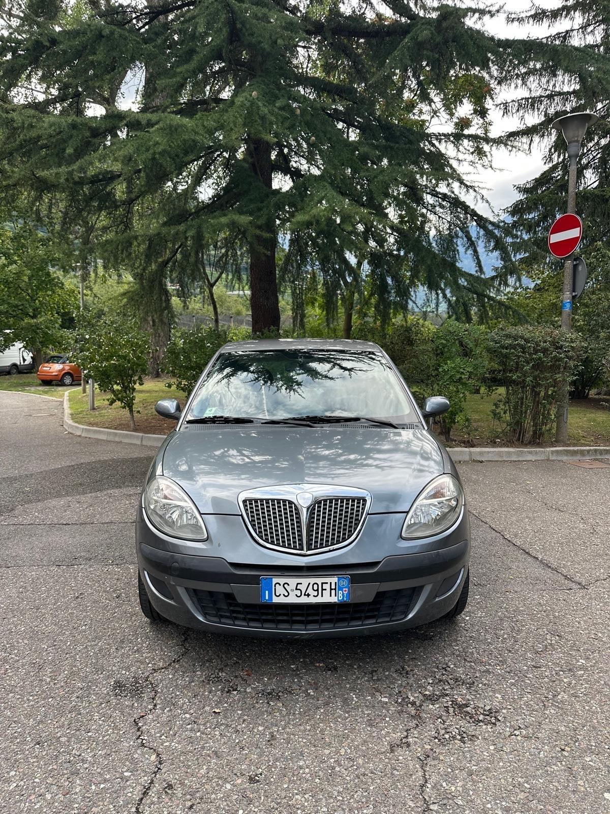 Lancia Ypsilon 1.4 16V Platino NEOPATENTATI