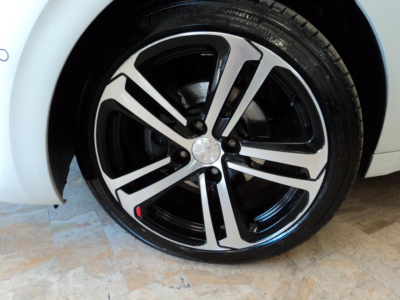 Peugeot 208 BlueHDi 100 5p. GT Line ICE White