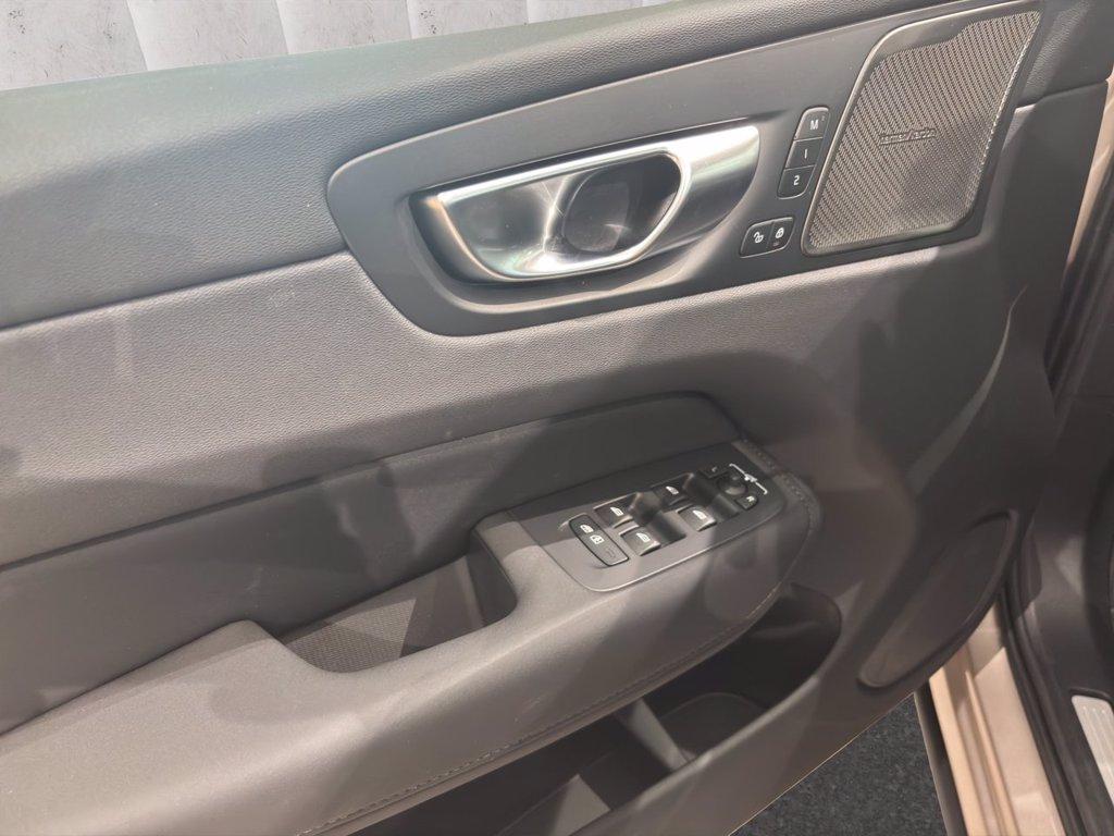 VOLVO XC60 2.0 b5 mhev Ultra Dark awd auto del 2025