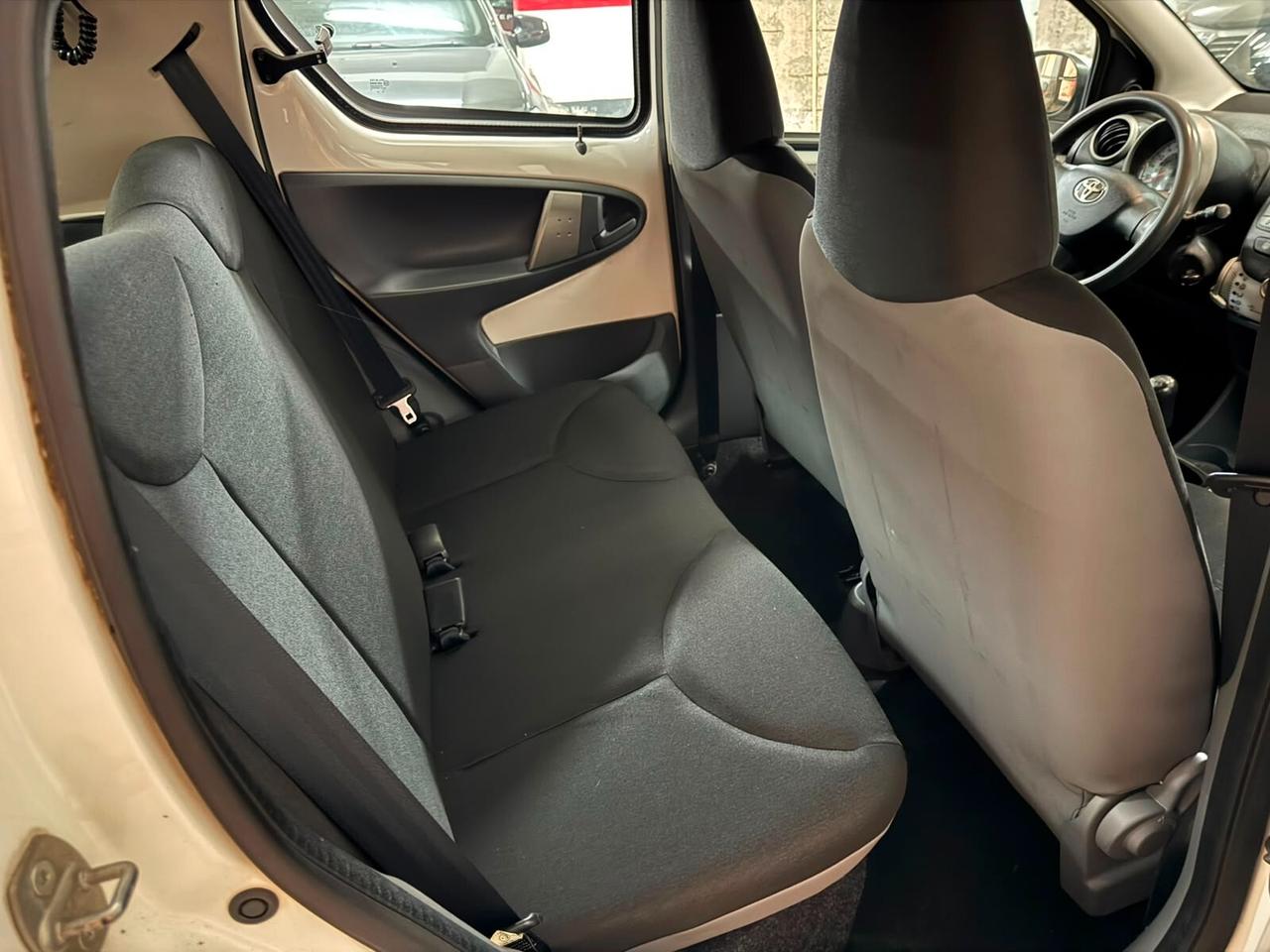 TOYOTA AYGO 1.0 CONNECT – SOLO 59.000 KM – GARANZIA – NEOPATENTATI OK”.
