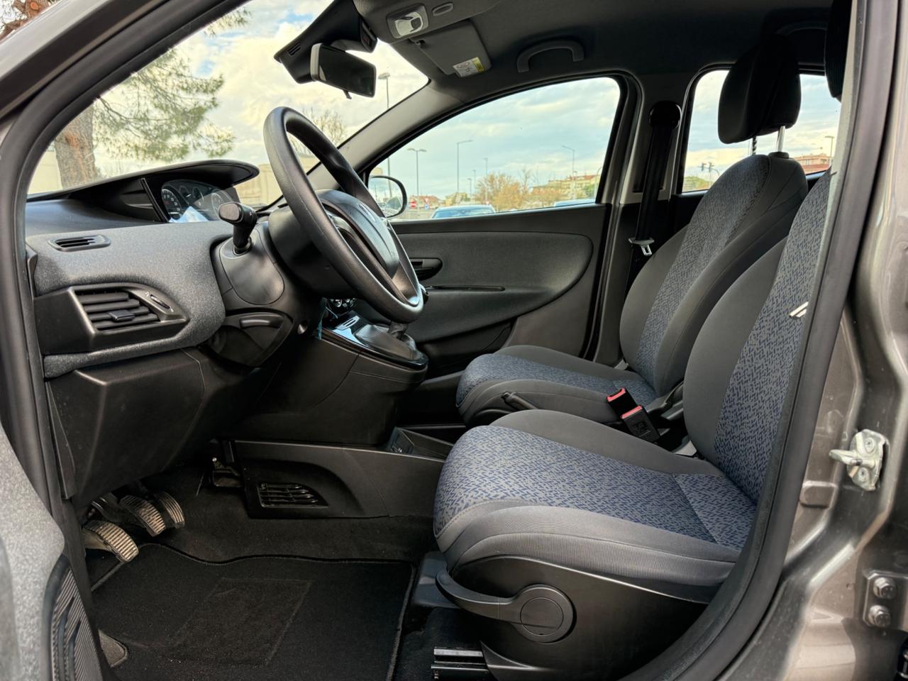 Lancia Ypsilon 1.0 FireFly 5 porte S&S Hybrid Ecochic Silver