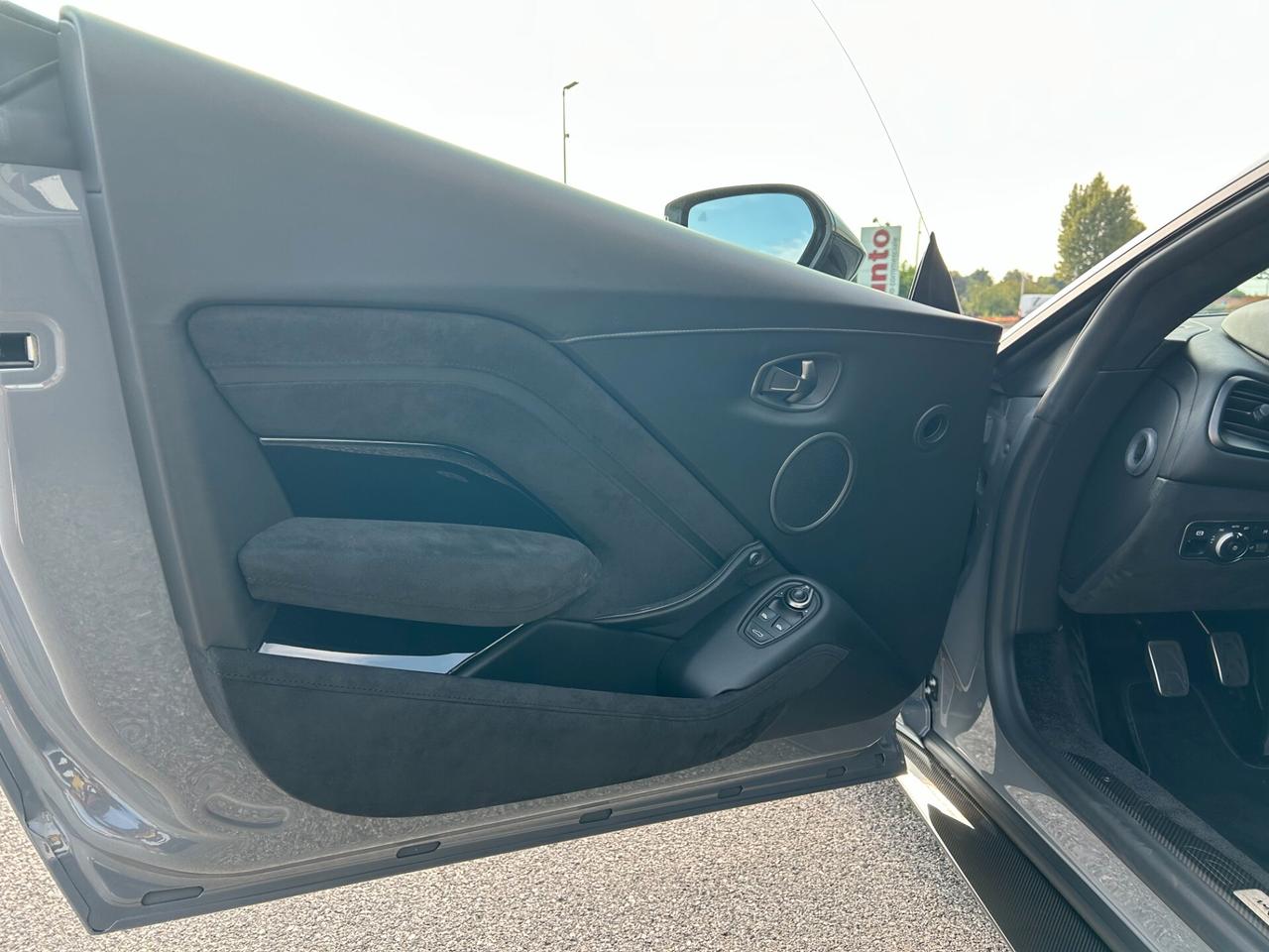 Aston Martin Vantage Coupé Manual