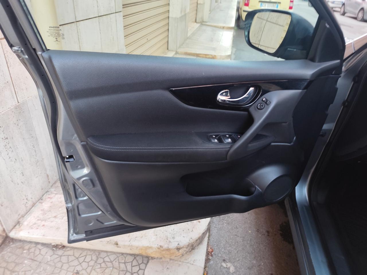 Nissan Qashqai 1.5 92.000 km CARPLAY NAVI RETRO SENSORI ANT E POST