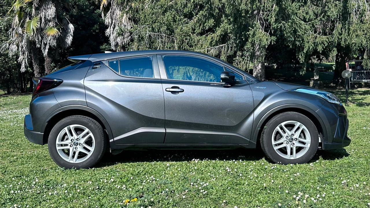 Toyota C-HR 1.8 Hybrid E-CVT Lounge PERFETTA leggi testo