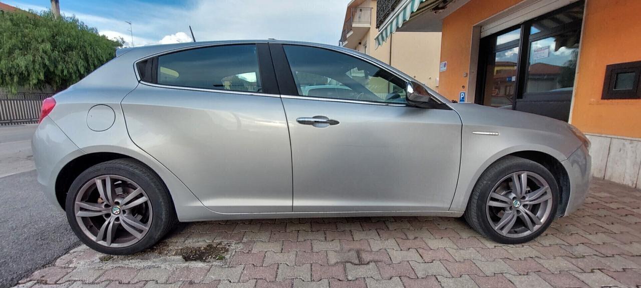 GIULIETTA 1,6 DIESEL 105 CV X NEOPATENTATI TELEFONO LEGA SENSORI FULL IMPECCABILE