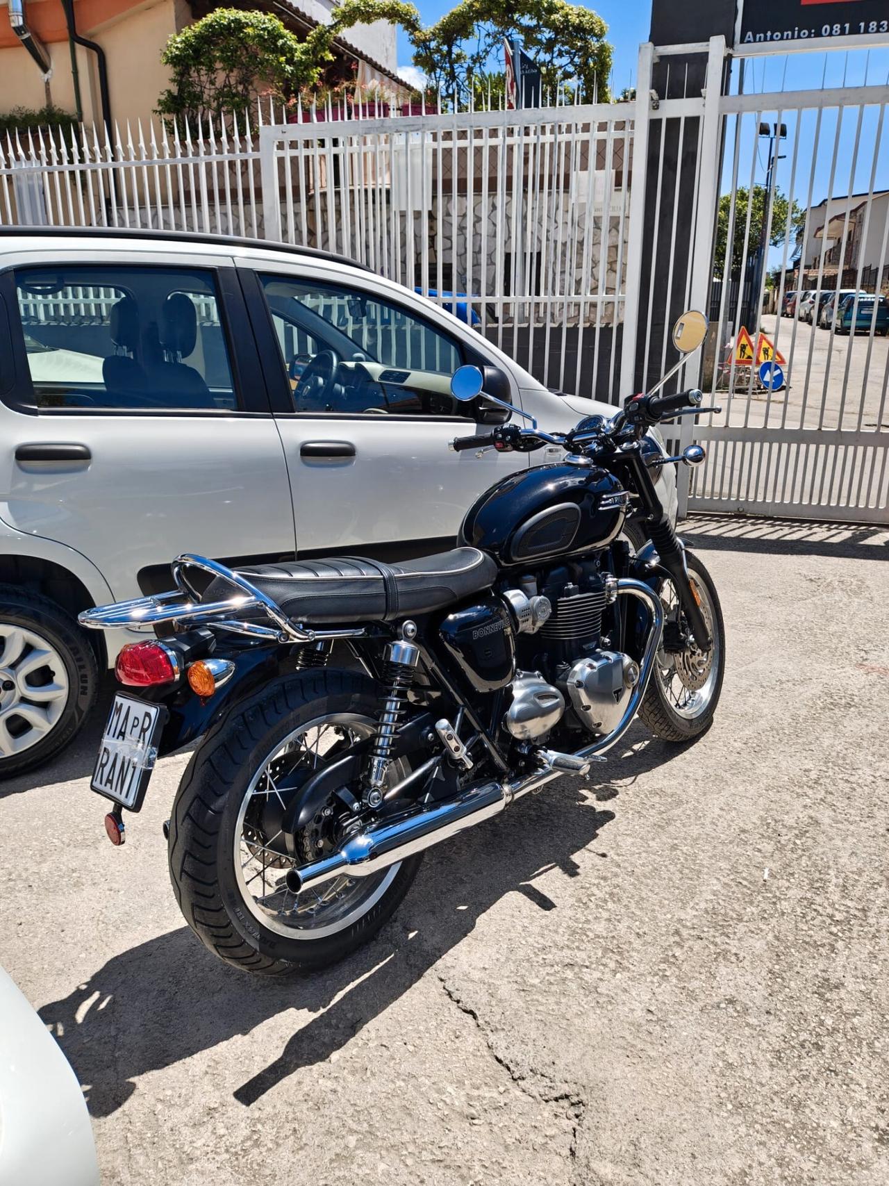 Triumph Bonneville T120 Tutti i tagliandi dimostrabili con fatture .unico Proprietario