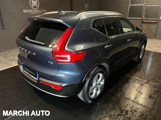 VOLVO XC40 T2 Momentum Pro