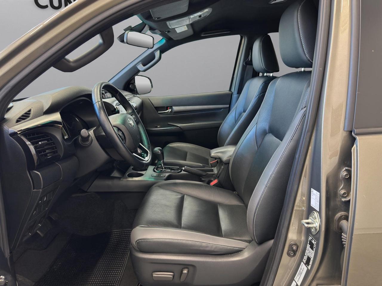 Toyota Hilux 2.8 d double cab Invincible 4wd auto