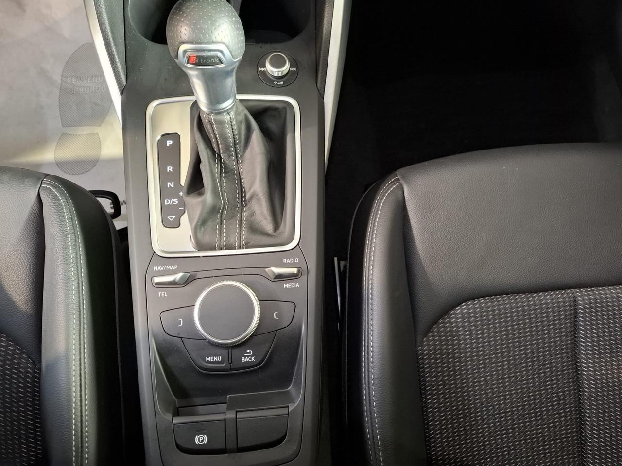 Audi Q2 30 TDI S tronic Identity Black full optional