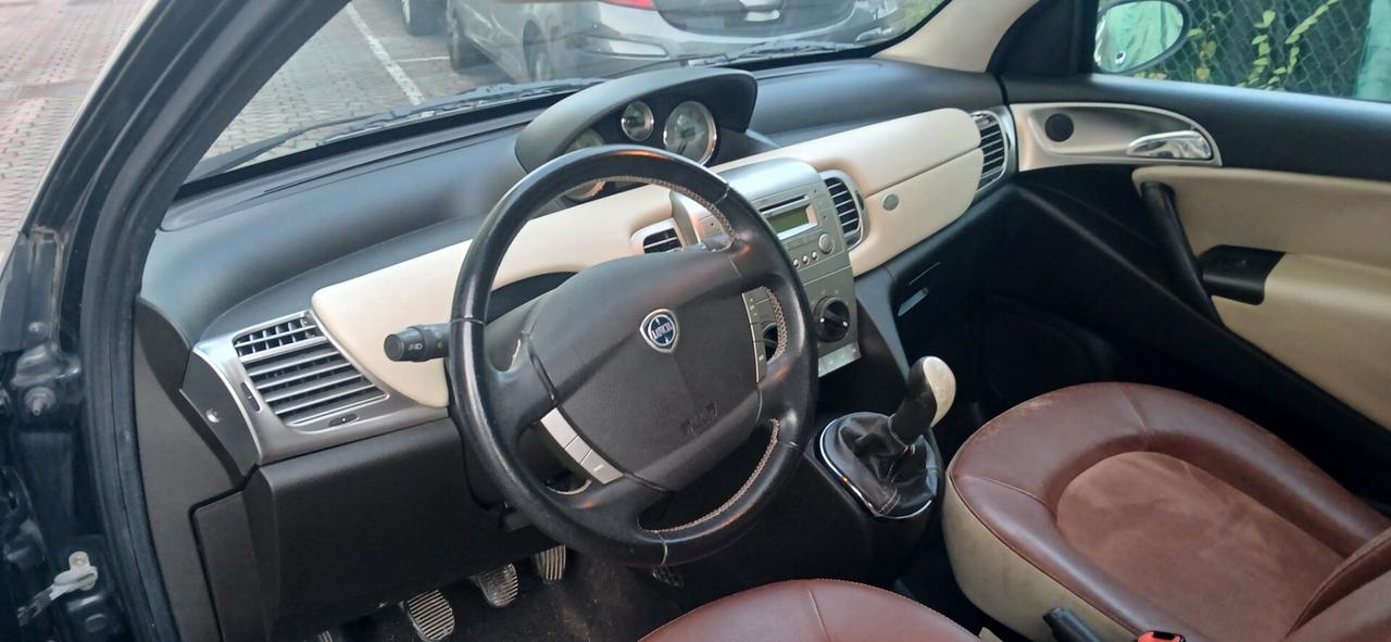 Pochi km Lancia Ypsilon diesel neopatentati
