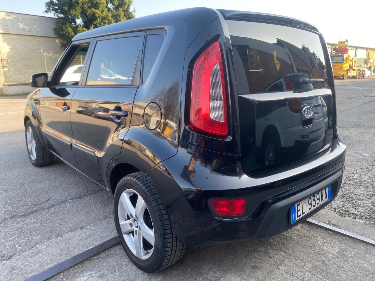 Kia Soul 1.6 CRDi VGT Cool Urban Shark