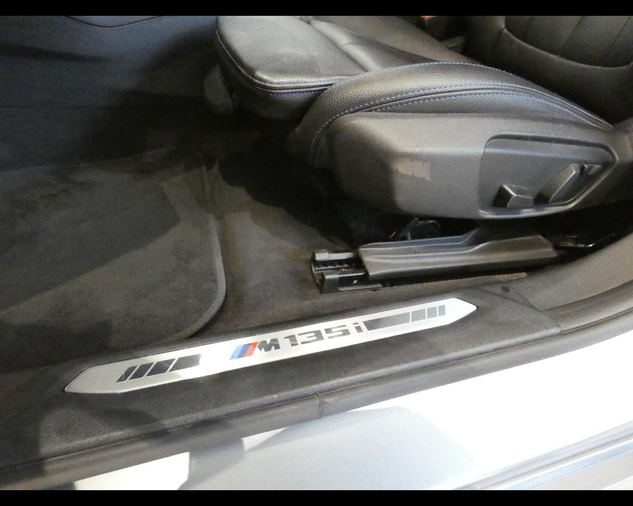 BMW Serie 1 (F40) - M 135i xDrive