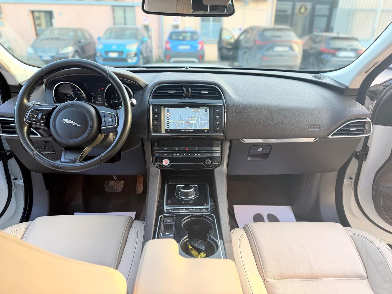 Jaguar F-Pace 2.0 D 180 CV AWD Portfolio euro6