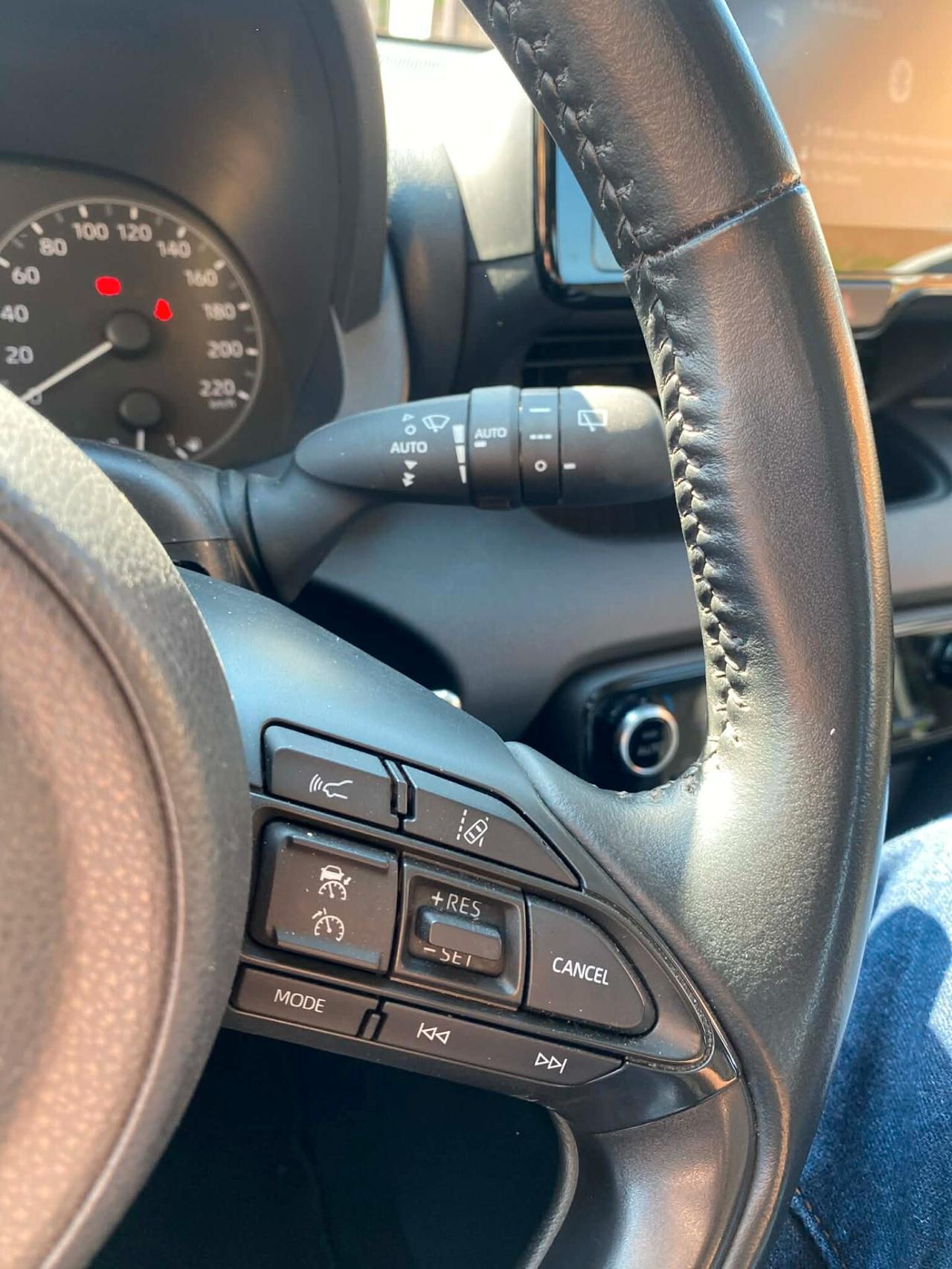 Toyota Yaris 1.5 Benz/Ibrida OK Neopatentato