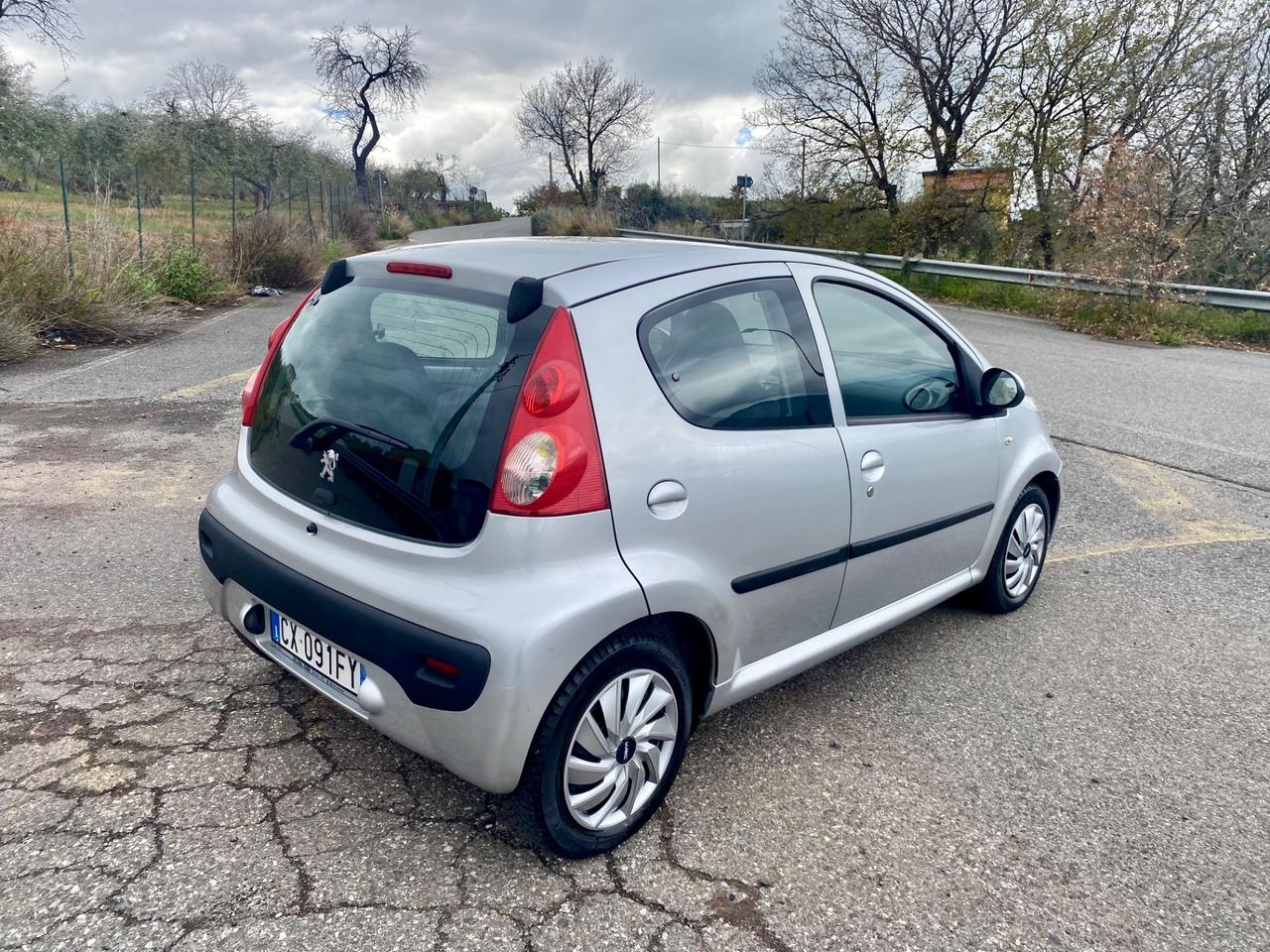 Peugeot 107 1.0 68CV 5p. Benzina