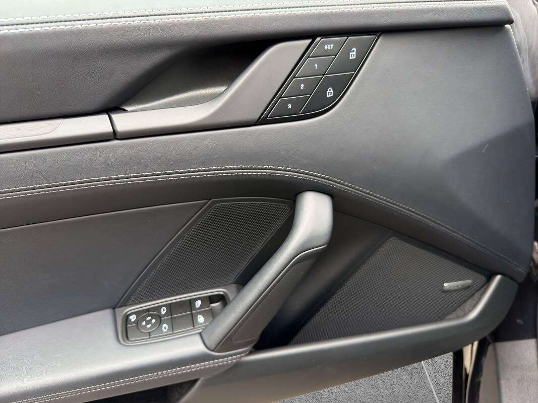 Porsche 911 TARGA 4 GTS 541CV HYBRID