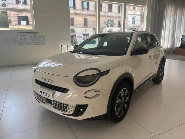 Fiat 600 Hybrid 110 CV DCT MHEV Business