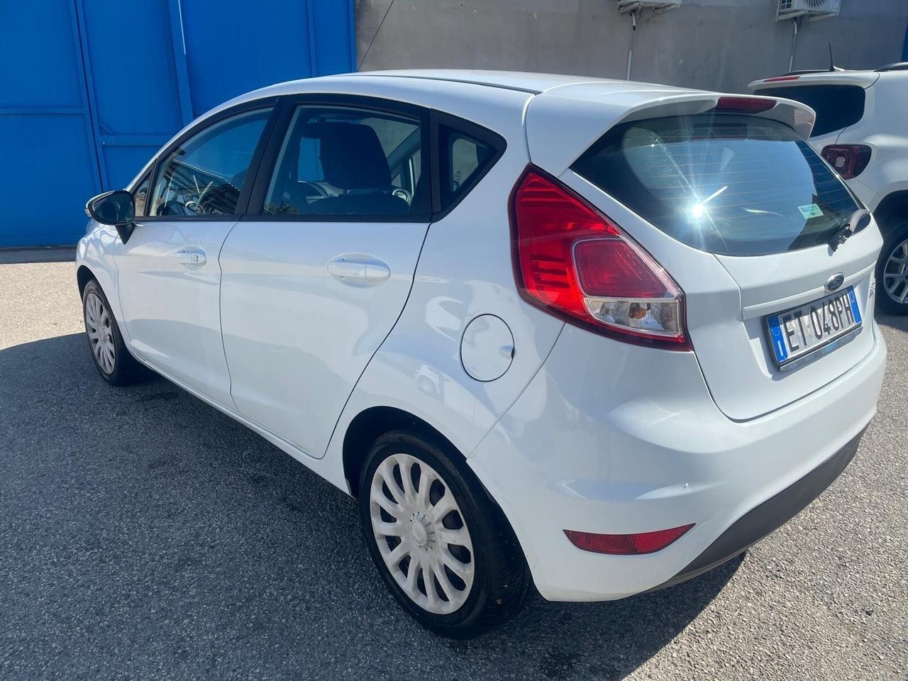 Ford fiesta 1.5 tdci-5 P-full/opt-2013