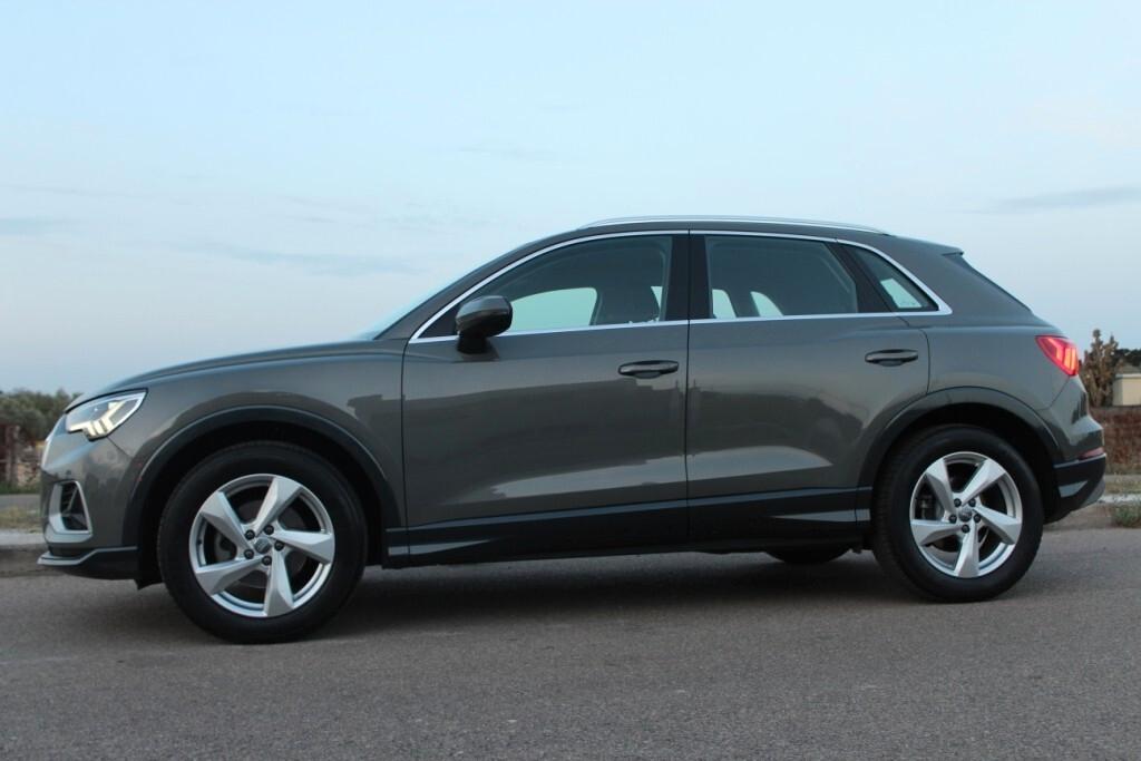AUDI Q3 2.0 TDI 150 CV s-tronic *Matrix *Luci Ambiente