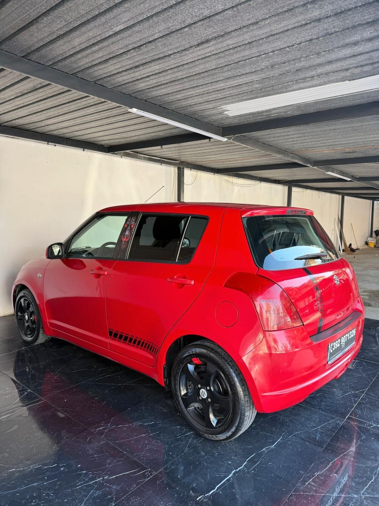 Suzuki Swift Sport Look – Benzina – Perfette Condizioni – Cerchi Neri – Occasione