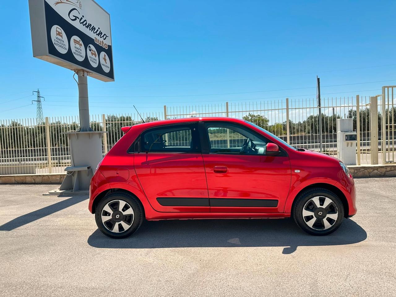 RENAULT TWINGO SCe Lovely 1.0