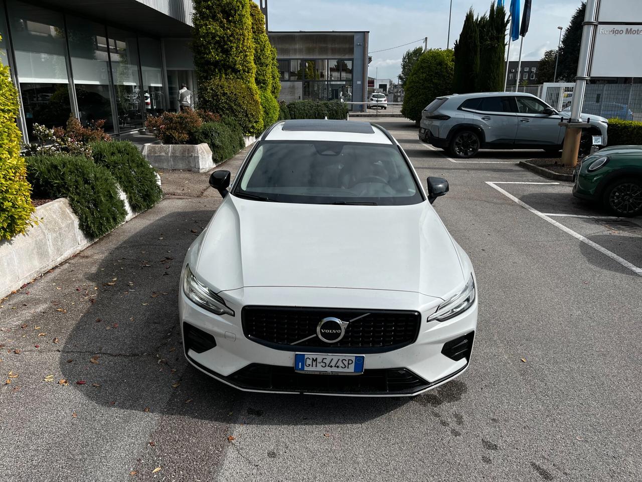 Volvo V60 B4 (d) automatico Plus Dark