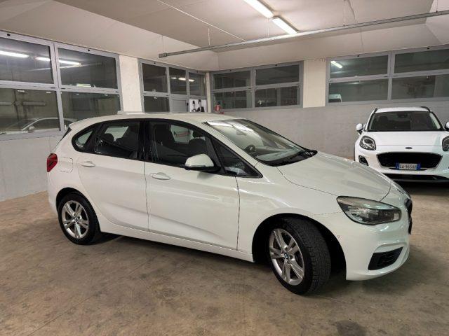 BMW 220 i Active Tourer Advantage automatica