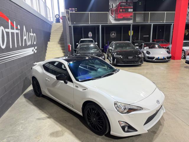 TOYOTA GT86 2.0 PERLA WHITE CERCHI IN SEDE