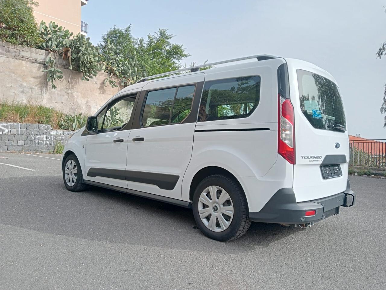 Ford Tourneo Connect Pianale ribassato con rampa disabili in carrozzina