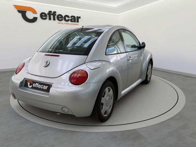 VOLKSWAGEN New Beetle 2.0